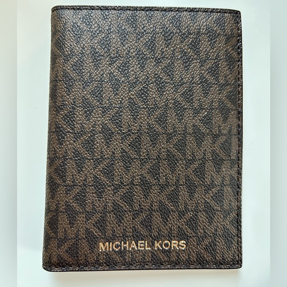 Michael Kors Bedford Jet Set Passport Wallet